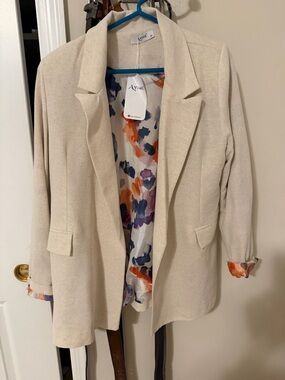 Cream Open-Front Blazer with Floral Lining - size 38/6